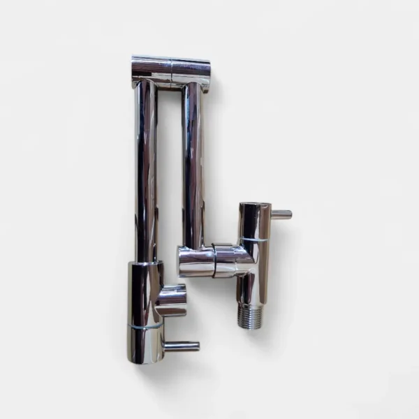 Grifería monocontrol para baño agua fría desplegable cromado, estilo moderno y práctico de Innova Hogar, con flexibilidad de uso.