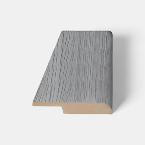 Guarda escoba en PVC color gris claro, vista lateral