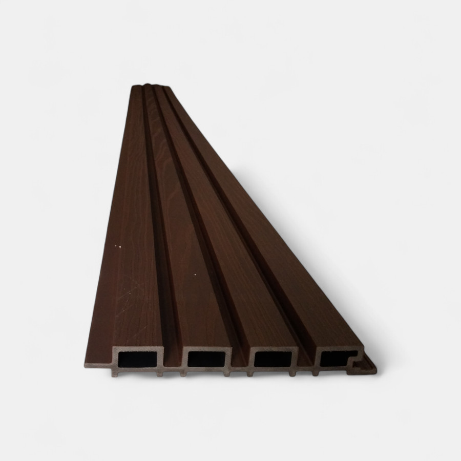 Panel WPC exterior color café oscuro tipo madera - Innova Hogar