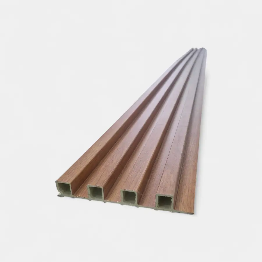 Vista en perspectiva de panel WPC color madera