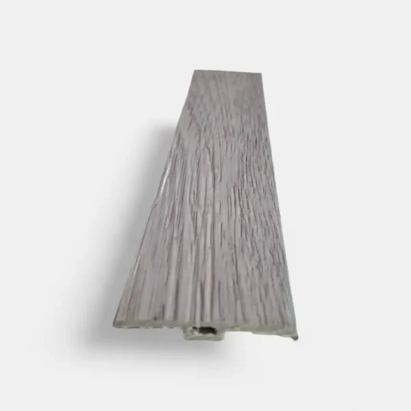 Perfile de transición en PVC color gris.