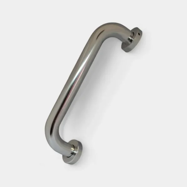 Barra de seguridad cromada con diseño curvo – Soporte seguro y elegante para baños en INNOVA HOGAR