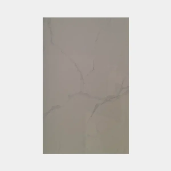 Porcelanato Beige claro con vetas pronunciadas – Innova Hogar, ideal para baños y cocinas resistentes y fáciles de limpiar