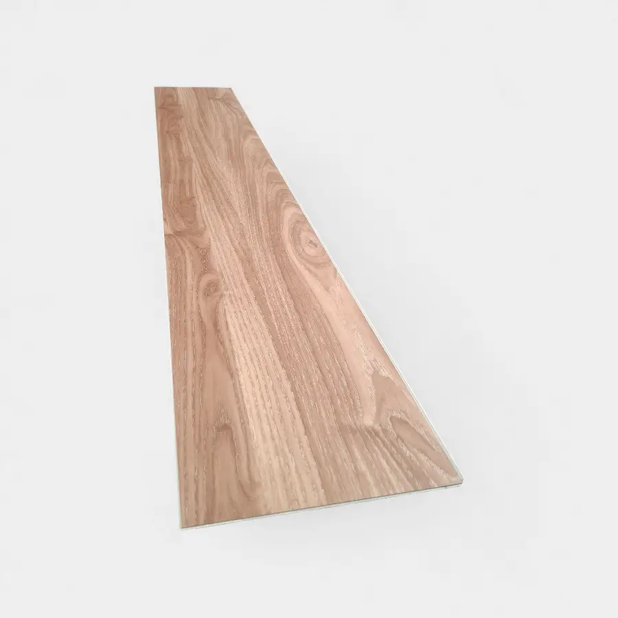 Piso SPC 4 con acabado madera cálida – Resistente, impermeable y con diseño natural ideal para salas y dormitorios en INNOVA HOGAR