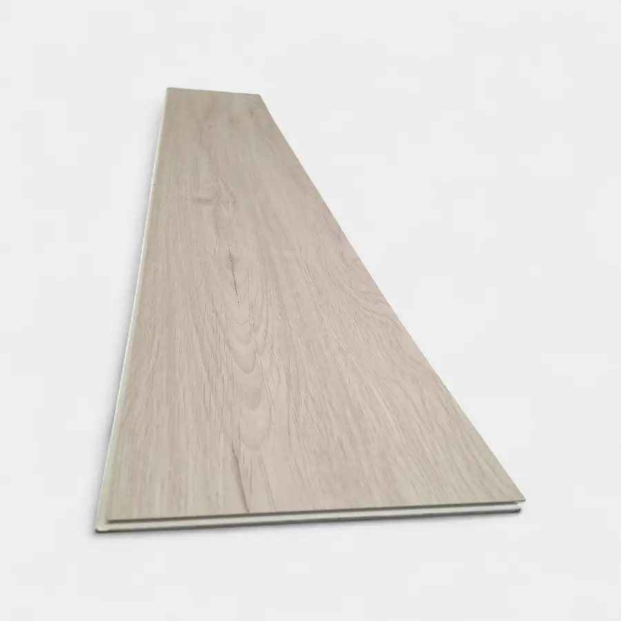 Piso SPC 9 con acabado madera grisácea – Resistente, impermeable y moderno para salas, cocinas y dormitorios en INNOVA HOGAR