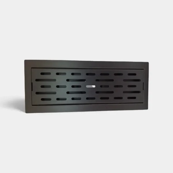 Rejilla anti olor de 10x30 cm negra mate con ranuras horizontales – Diseño industrial y drenaje eficiente en INNOVA HOGAR